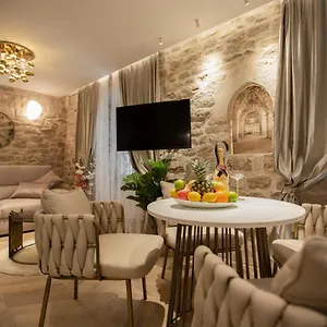 Luxury Lilly 1 Apartment