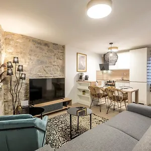 Diamond In The Heart Of The Palace Apartment